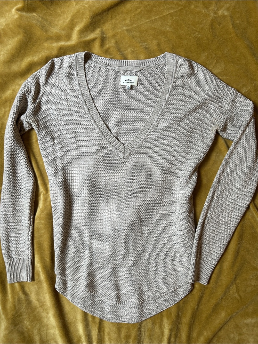 Wilfred V-Neck Waffle Knit Sweater in Light Taupe